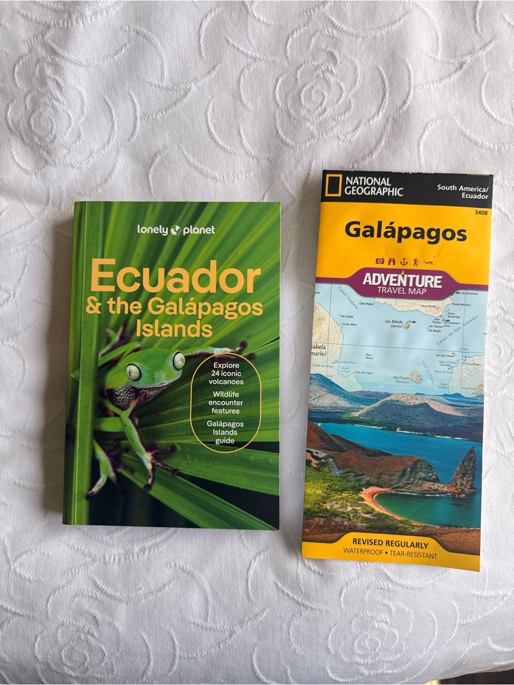 Ecuador & Galápagos Islands Lonely Planet Guideboook + NatGeo Adventure Map